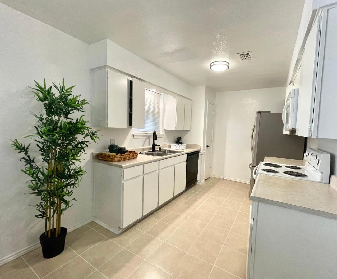 Downtown In Plano Apartment Exterior photo